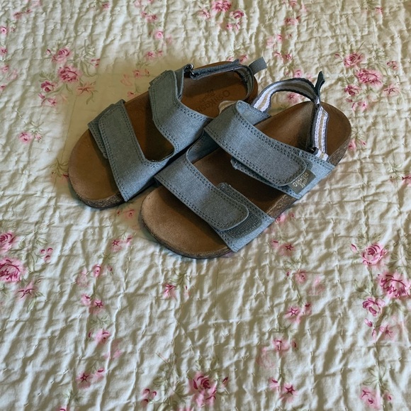 5/$25 Kids OshKosh Sandals - Picture 3 of 8